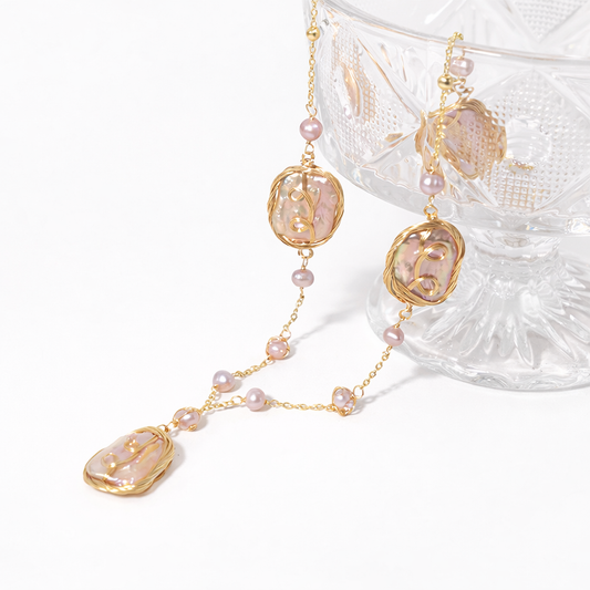 Irregular-Shaped Pearl Necklace - قلادة من اللؤلؤ غير منتظم الشكل